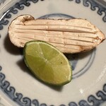 徳ㇵ本也 - 炭火焼き松茸