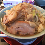 Kojuurou - ラーメン750円・野菜マシ、アブラ増し増し、ニンニク抜き。スープの味が丁度よくチャーシューの味とバランスがとれて、とても美味しかった。