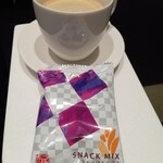 ANAラウンジ - ホットコーヒー、おつまみ