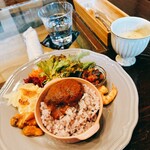 古民家カフェ 硯山亭 GREEN GAREN - lunch plate（ハンバーグ）