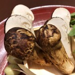人形町今半 - 分厚くカットされたお松茸様