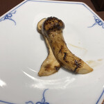 人形町今半 - 歯応えしゃっきしゃきで、牛の脂をくぐらせても強い香りを放ちます