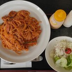 ニューフライパン - ナポリタン（350ｇ普通盛）サラダ付 税込900円