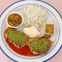 ダン ル シエル - 鶏もも肉の香草パン粉焼き トマトソース②