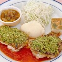ダン ル シエル - 鶏もも肉の香草パン粉焼き トマトソース④