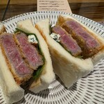 イワナガ食堂 - サーロインとブルーチーズのカツサンド