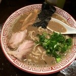 粉ひで - 最近始めた「濃紺豚骨魚介トロトロスープのラーメン」（600円）。ラーメン専門店にも負けないおいしさ！！
