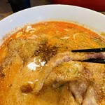 すする 担々麺 - 排骨リフト♪   あ！色被りしちゃった(ﾉ≧ڡ≦)☆ 