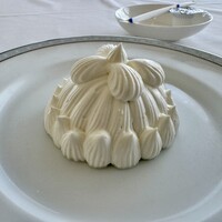 東京會舘 銀座スカイラウンジ - 見た目が最高なデザート　ミニマロンシャンテリー