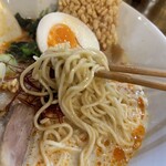 夕焼けラーメン - スープによく絡む細麺！