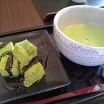 和カフェスペース - お抹茶と抹茶蕨餅