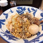 豪麺 マルコ - ミニ汁なし麺880円。ミニなので量は少なめでしたが、美味しかったです。