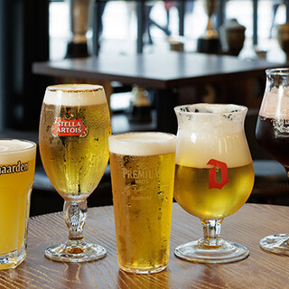 料理に合わせて厳選したビールは50種類以上ご用意