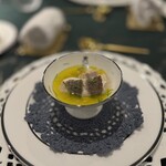 SALONE 2007 - 鮮魚のヴァポーレ 真鯛　蛤の白身を使ったスープ　オレンジ・オリーブオイル 鯖の存在感が舌に残る中、蛤の白身を使ったスープにオレンジ・オリーブオイルを加えたものがグッと身体を温めてくれます。