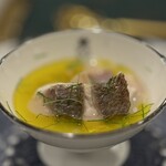 SALONE 2007 - 鮮魚のヴァポーレ 真鯛　蛤の白身を使ったスープ　オレンジ・オリーブオイル 鯖の存在感が舌に残る中、蛤の白身を使ったスープにオレンジ・オリーブオイルを加えたものがグッと身体を温めてくれます。