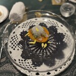 SALONE 2007 - 鯖のマリナートクレマ ディズッカ 鯖　ローズマリーの泡　ケッパー　ピンクペッパー　バターナッツカボチャ これは鯖だから成立する至極の一品