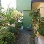 コーヒーハウス ラム - 突き当りを左に進みます✨