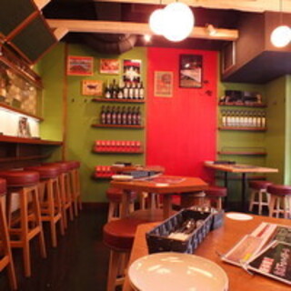 バルのようなお洒落な店内◎サク飲みから貸切利用まで大歓迎♪