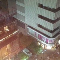 RESTAURANT DAZZLE - ウェイティングバーから見下ろすと・・・