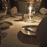RESTAURANT DAZZLE - テーブルは雰囲気があります。