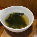 キッチン ブルー グローブ - わかめスープのアップ