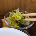 キッチン ブルー グローブ - シャキシャキなサラダ