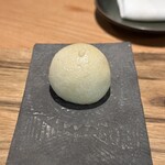 MANO - ・きのこクリームパン
      （中には、口どけのよいキノコクリーム）