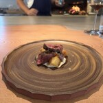 MANO - ・焦がしねぎのオイル
      ・子供の猪の薪火焼き
      ・フライドポテト
      ・ネギのピュレ