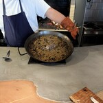 MANO - ・鴨コンフィと茸のパエリア
      （香茸入り）