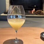 MANO - ドリンク
      ・静岡県足久保の茶のコンブチャに、
      ・りんご果汁を加えて