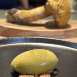 MANO - ・アカヤマドリダケ・かぼちゃ・牛乳のアイス
      ・シェリー酒を煮切ったものをスプレーして