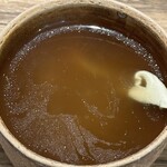 MANO - 「森のスープ」
      ・鹿肉ベースに、ドライとフレッシュの茸を5種類いれて出汁をとったスープ
      ・仕上げに、松茸を割いて煮込んで香りをつけて
      ・最後に酢橘を絞って