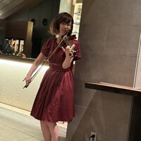 La BOMBANCE 古宇利島 - バイオリンの演奏が始まりました。