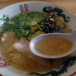 三九ラーメン - 豚骨スープもマイルドです