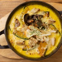 チーズたっぷり！ 3 種のキノコと グリルチキンのパンプキンクリームドリア（秋～冬限定）