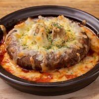 丸ごと 1 個！ジャンボマッシュルームのたっぷりチーズのトマトオーブン焼き