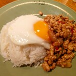 モンスーンカフェ - 鶏肉のガパオライス