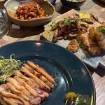 Onder クラフトビールx鴨x燻製 - 鴨肉のタタキと燻製盛り