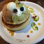 カフェ アクイーユ - 洋梨のシブーストパンケーキ