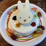 カフェ アクイーユ - 2019年11月　もっちり濃厚なミッフィーのパンケーキ