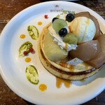 カフェ アクイーユ - 洋梨のシブーストパンケーキ