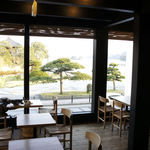 Shoukadou Kashiten - 2階カフェ窓外に松島