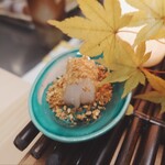 赤坂おぎ乃 - あおり烏賊刺し身の煎りたての胡麻かけ