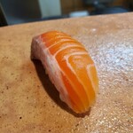 東寿し - サーモン