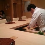 芝濱 - 清潔感溢れる店内