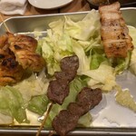 村崎焼鳥研究所 - 左からうす揚げ納豆、？、豚バラ