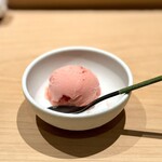 匠 進吾 - 一番美味しかったプラム。有名パティシエさん作なんです。