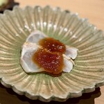 匠 進吾 - ■クエ
      旨味は少し控えめですが、ぽん酢のジュレがいい仕事。