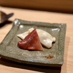 匠 進吾 - ■ほっき貝の炙り
      七味でも山葵でもいける、お酒のお供。