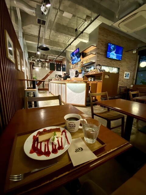 CRAFT BEER DINING &9 - Nihon Odori/Cafe | Tabelog